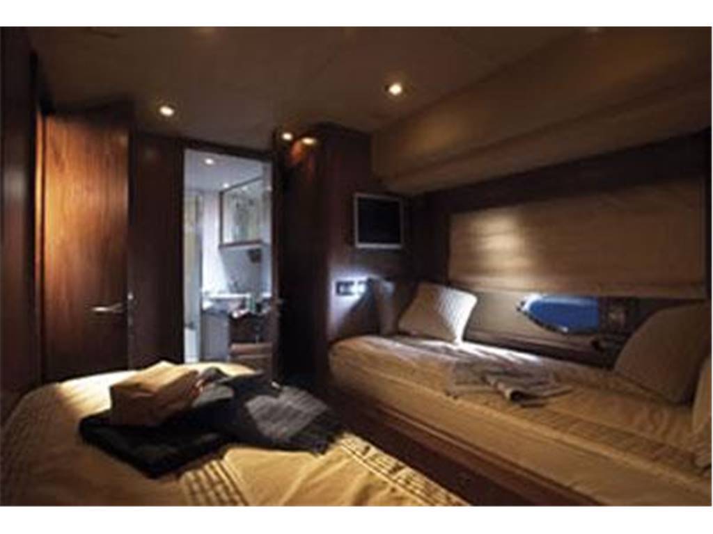 Sunseeker Predator 82