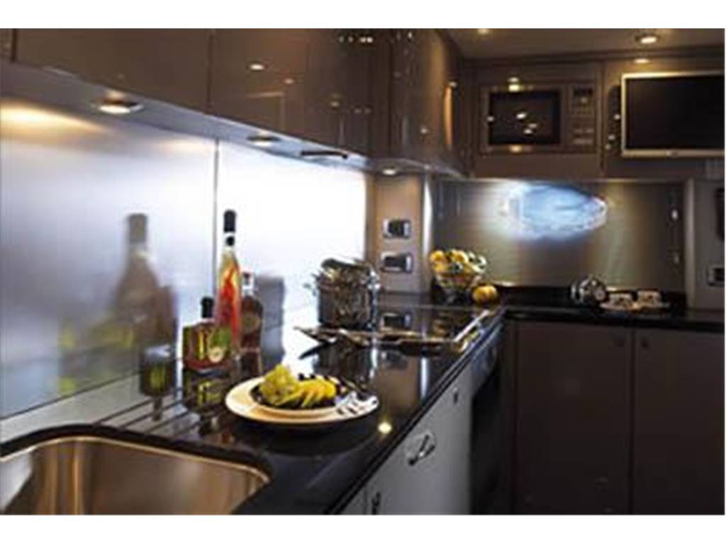 Sunseeker Predator 82