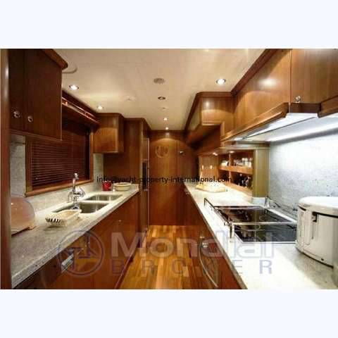 Benetti tradition 100