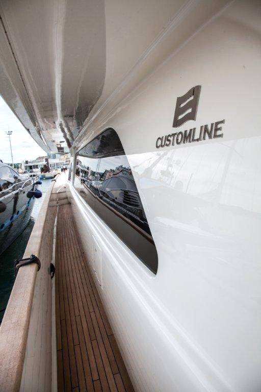 Ferretti Custom line navetta 85