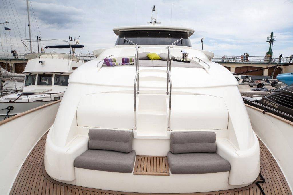 Ferretti Custom line navetta 85