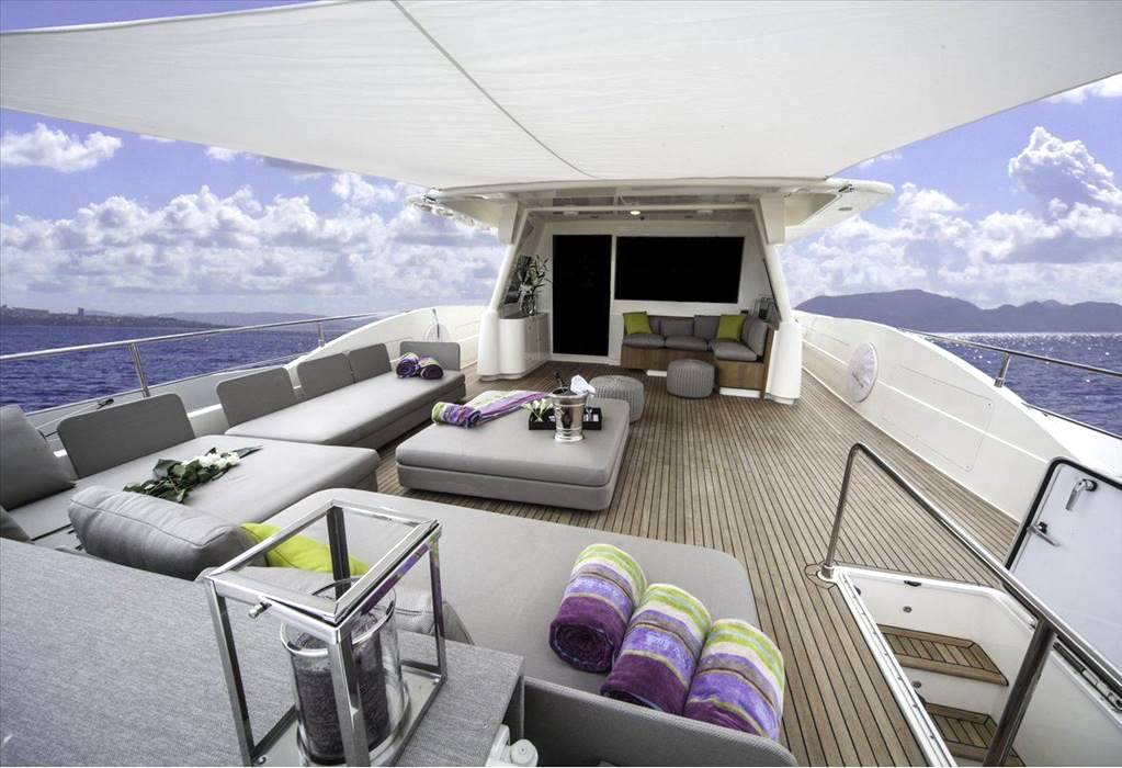 Ferretti Custom line navetta 85