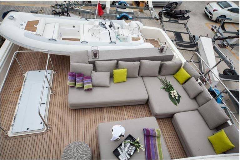 Ferretti Custom line navetta 85