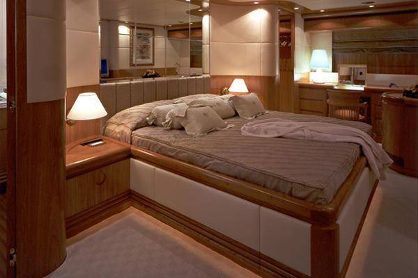 Benetti style italian 105