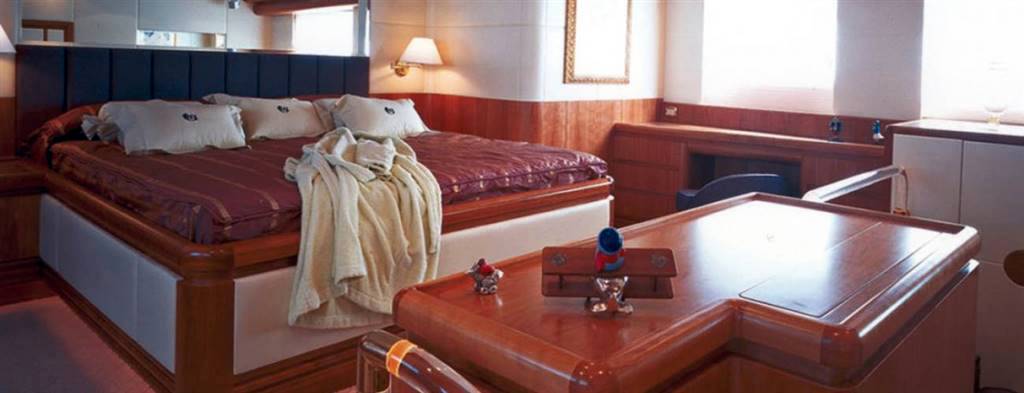Benetti style italian 105