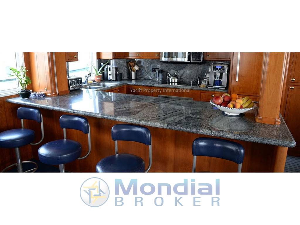 Explorer motor yacht trawler 7982 Trawler 79 ̸ 82