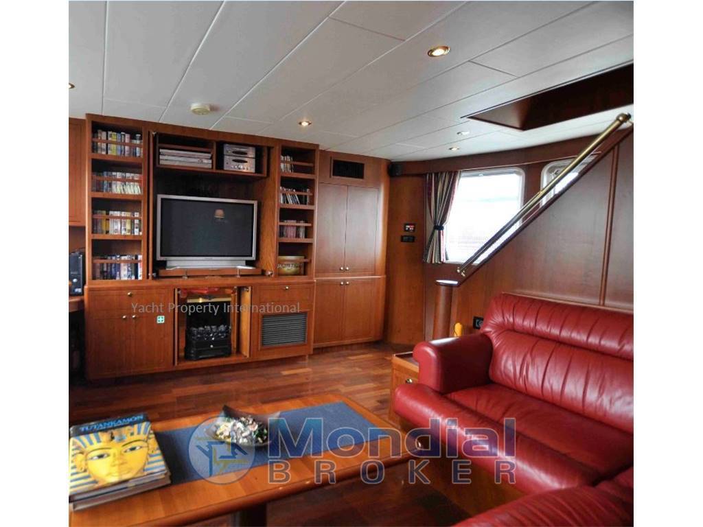 Explorer motor yacht trawler 7982 Trawler 79 ̸ 82