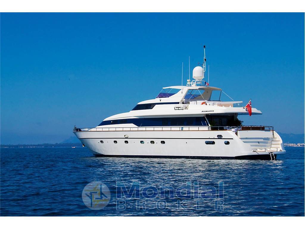 Mangusta 88 sl raised pilot house