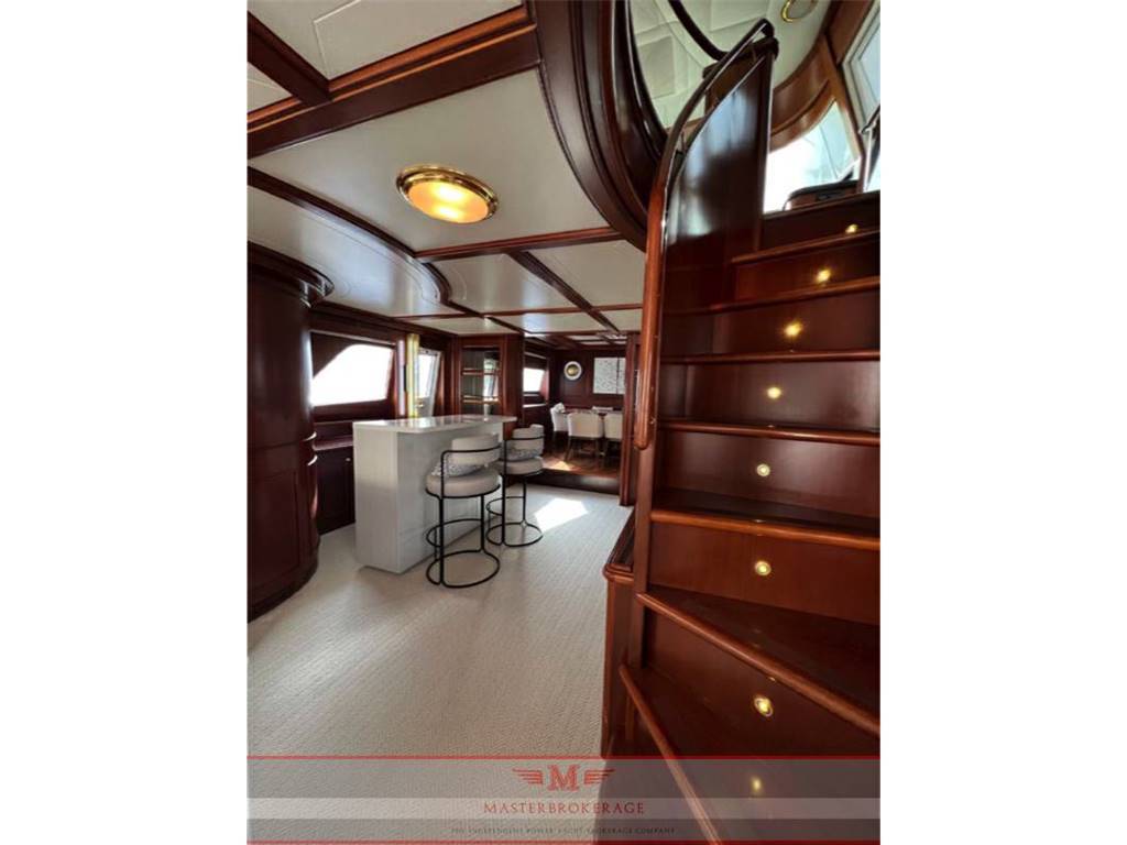 Ferretti custom line Navetta 27