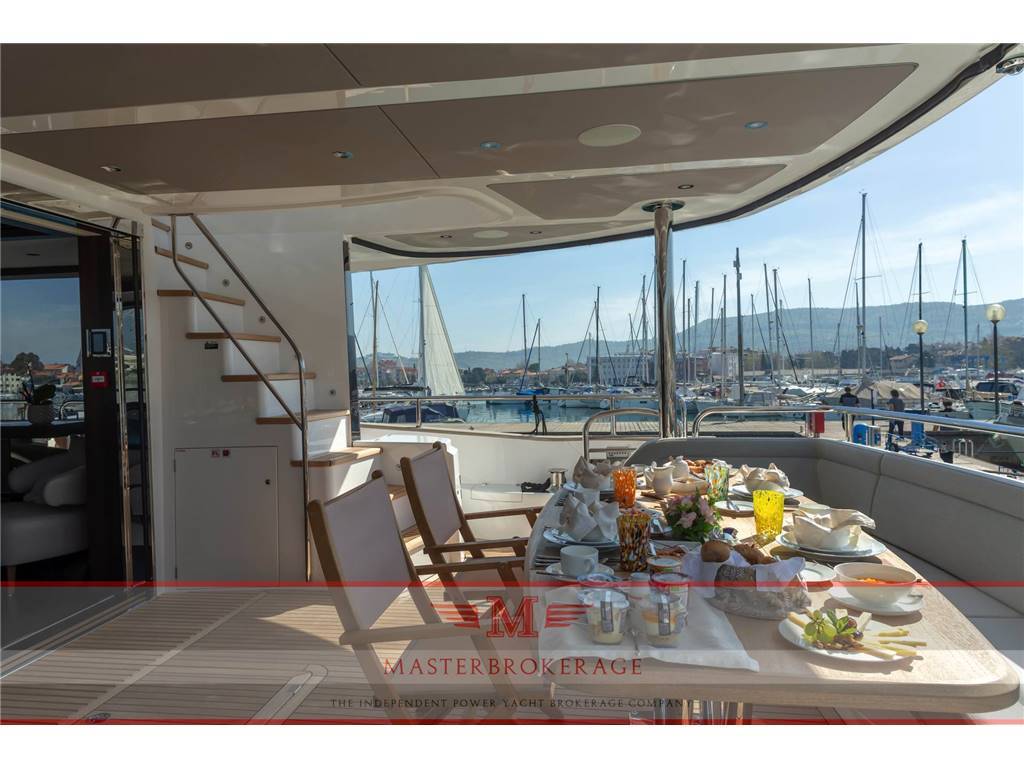 Sunseeker 95 yacht