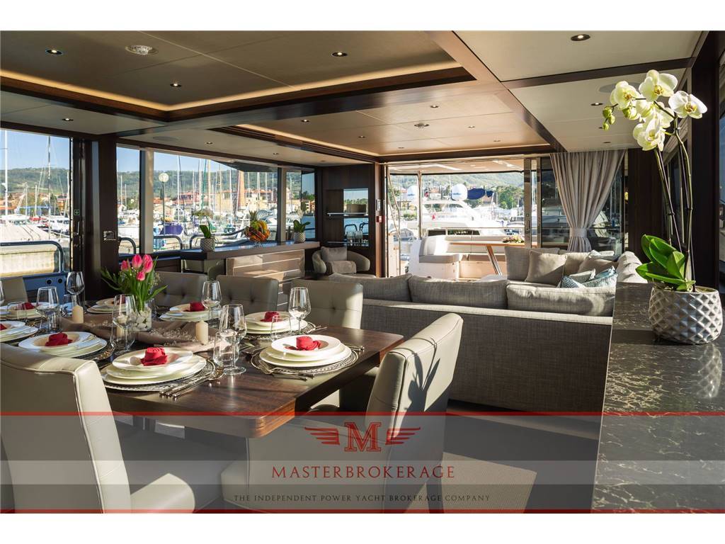 Sunseeker 95 yacht