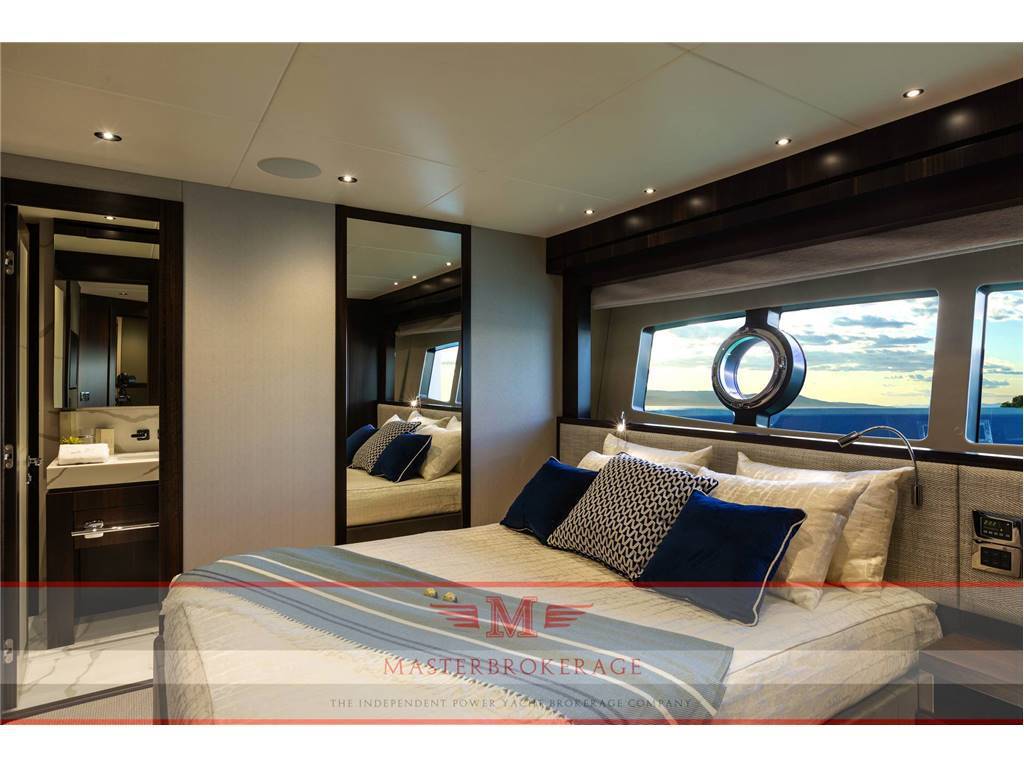 Sunseeker 95 yacht