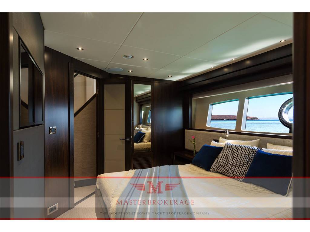 Sunseeker 95 yacht
