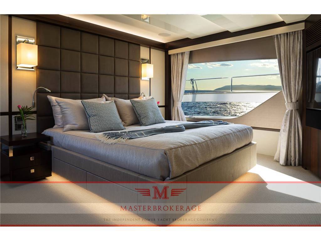 Sunseeker 95 yacht