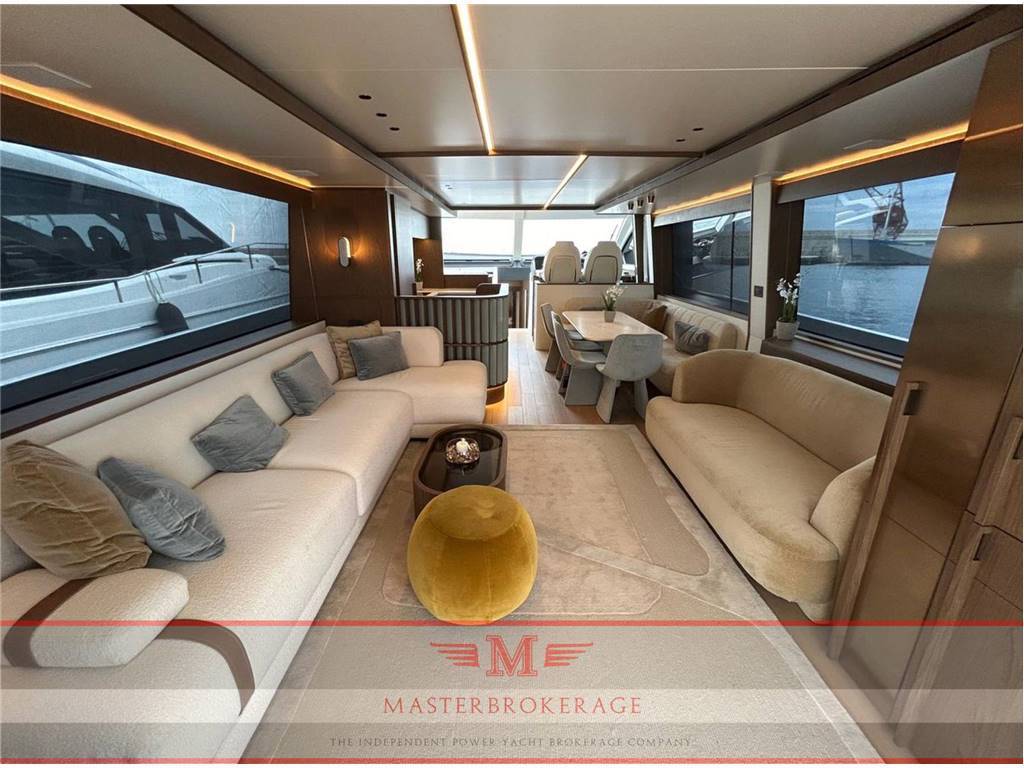 Azimut 72 fly