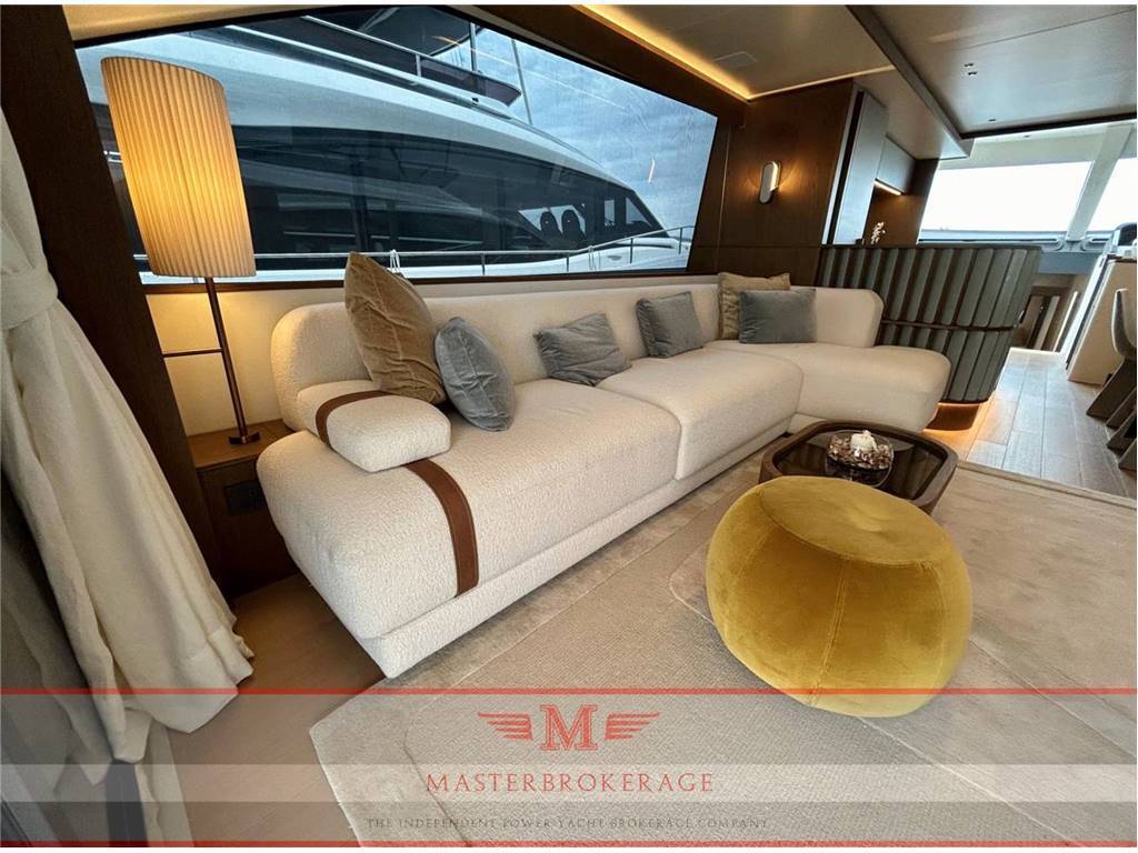 Azimut 72 fly