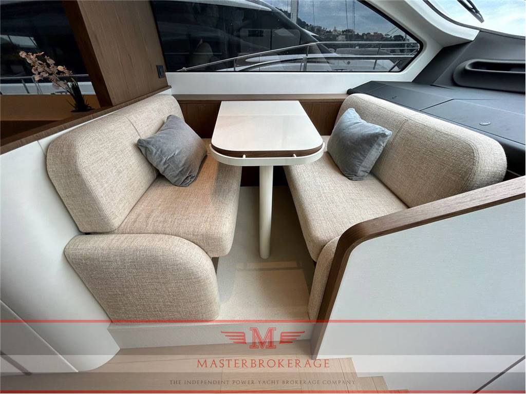 Azimut 72 fly