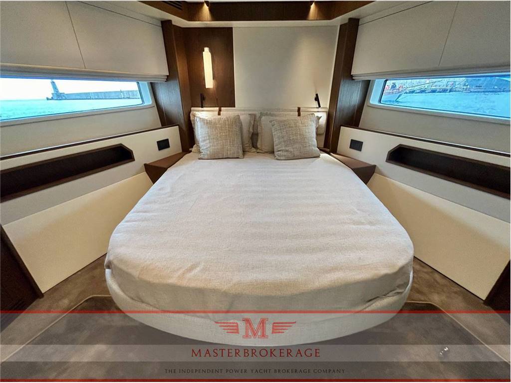 Azimut 72 fly