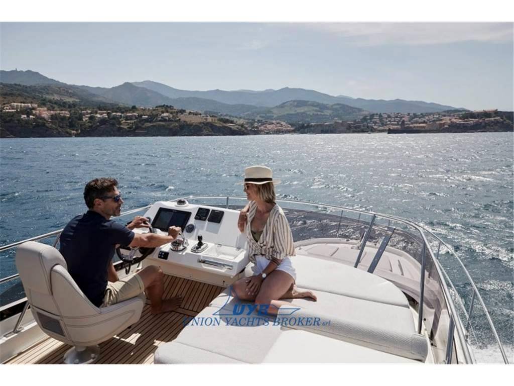 Prestige 420 flybridge line