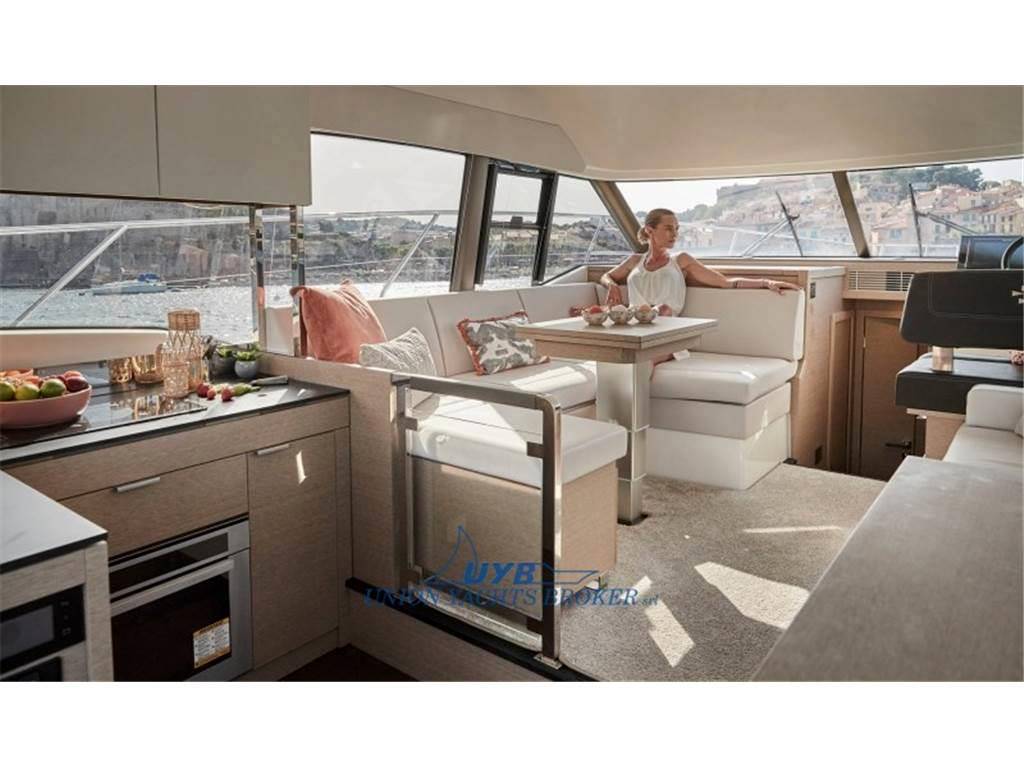Prestige 420 flybridge line