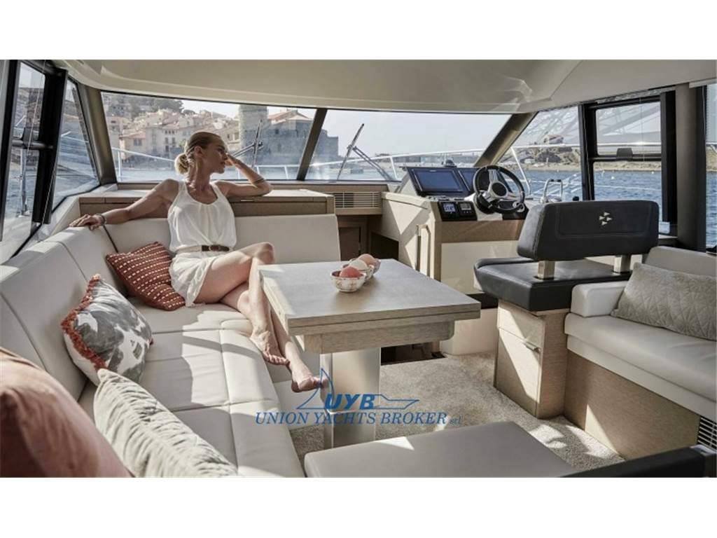 Prestige 420 flybridge line