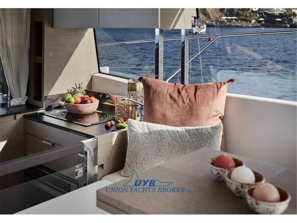 Prestige 420 flybridge line