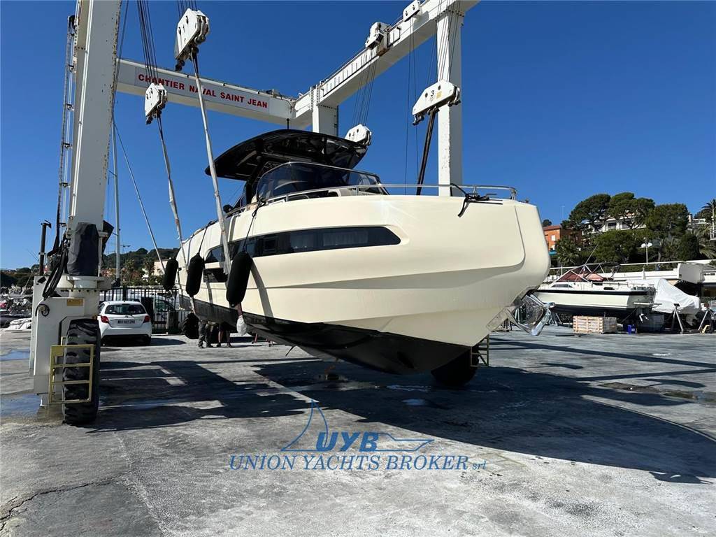 Invictus 320 gt