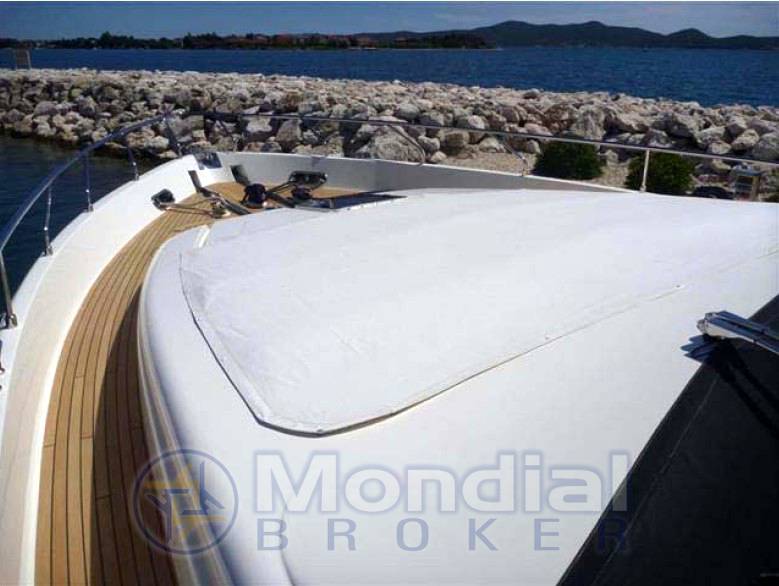 Ferretti 830