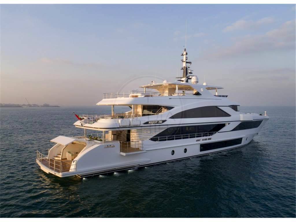 Gulf craft Majesty 140