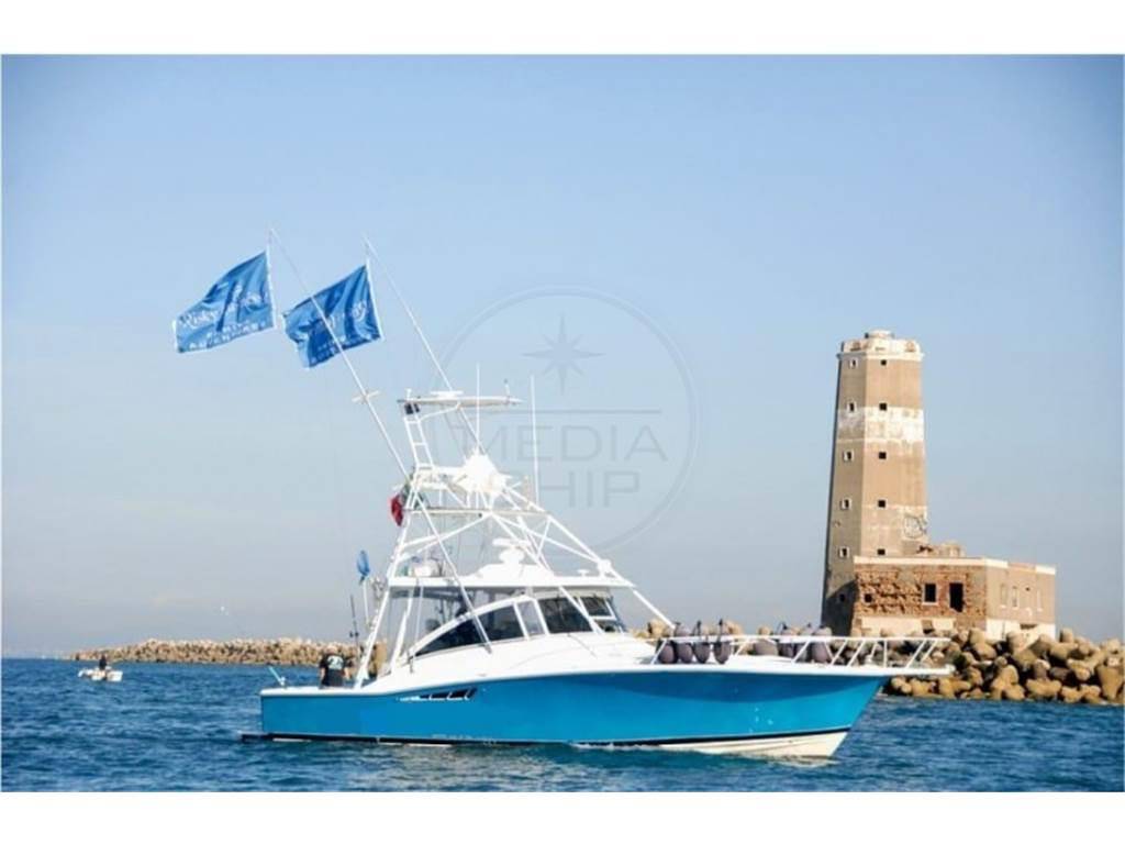 Luhrs 380