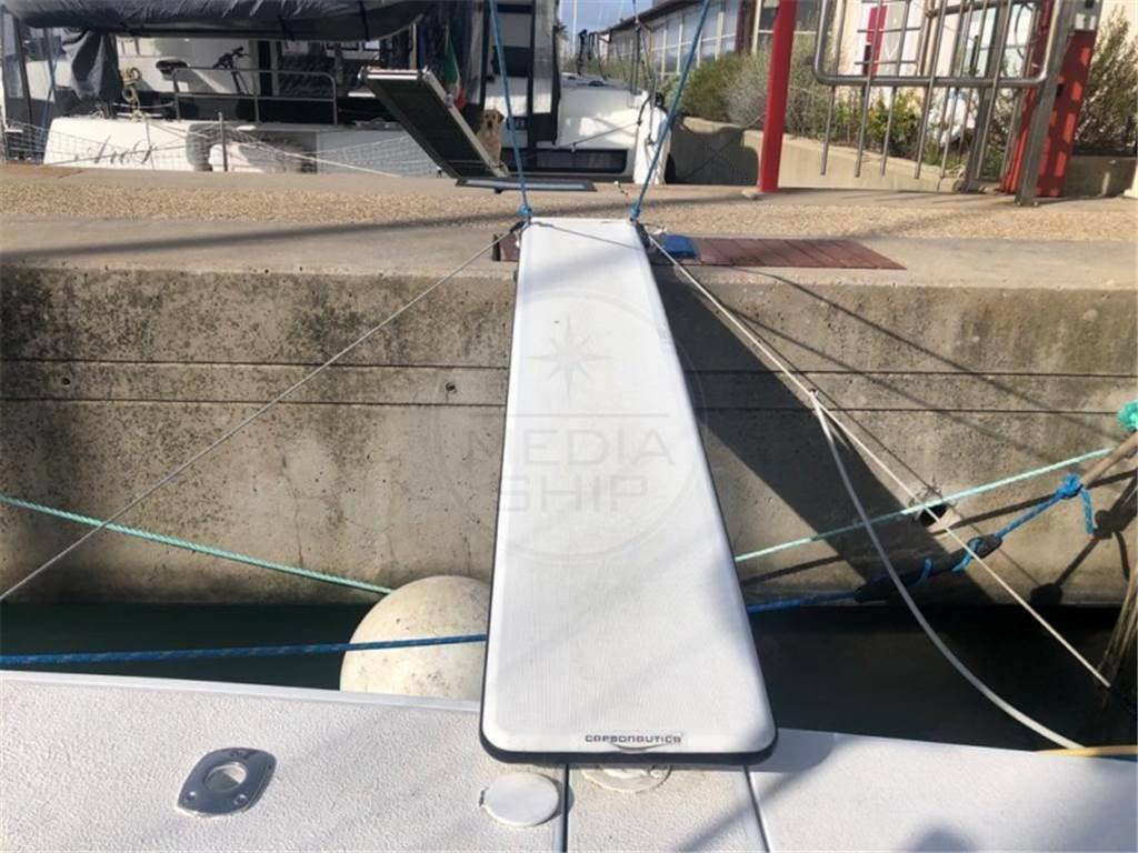 Luhrs 380