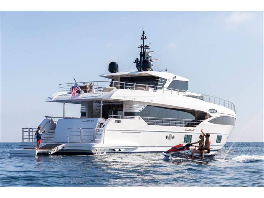 Gulf craft Majesty 100