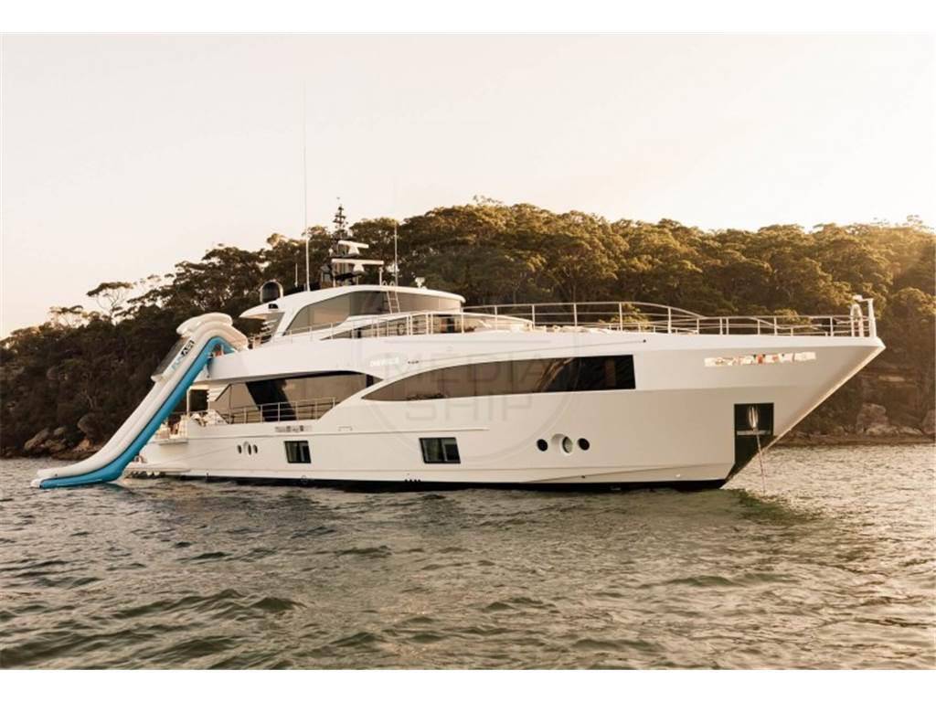 Gulf craft Majesty 100