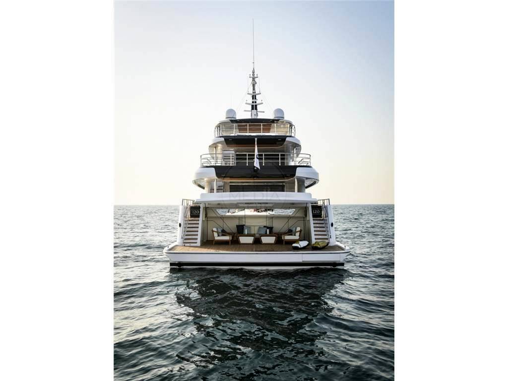 Gulf craft Majesty 120