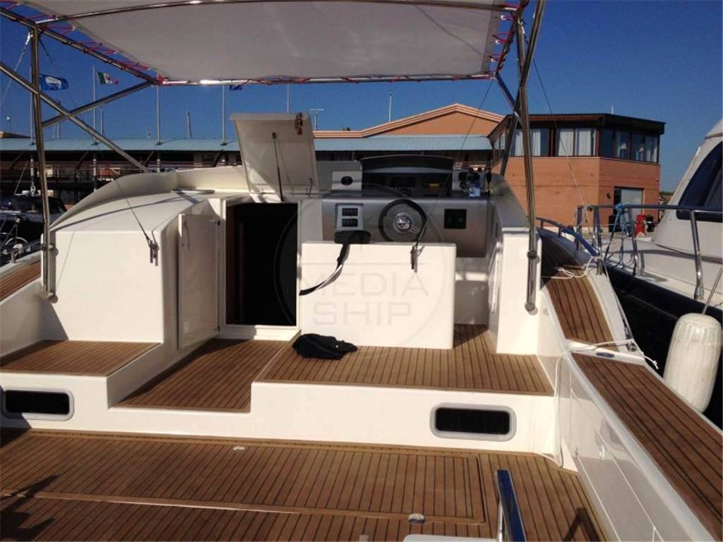 V yacht V40