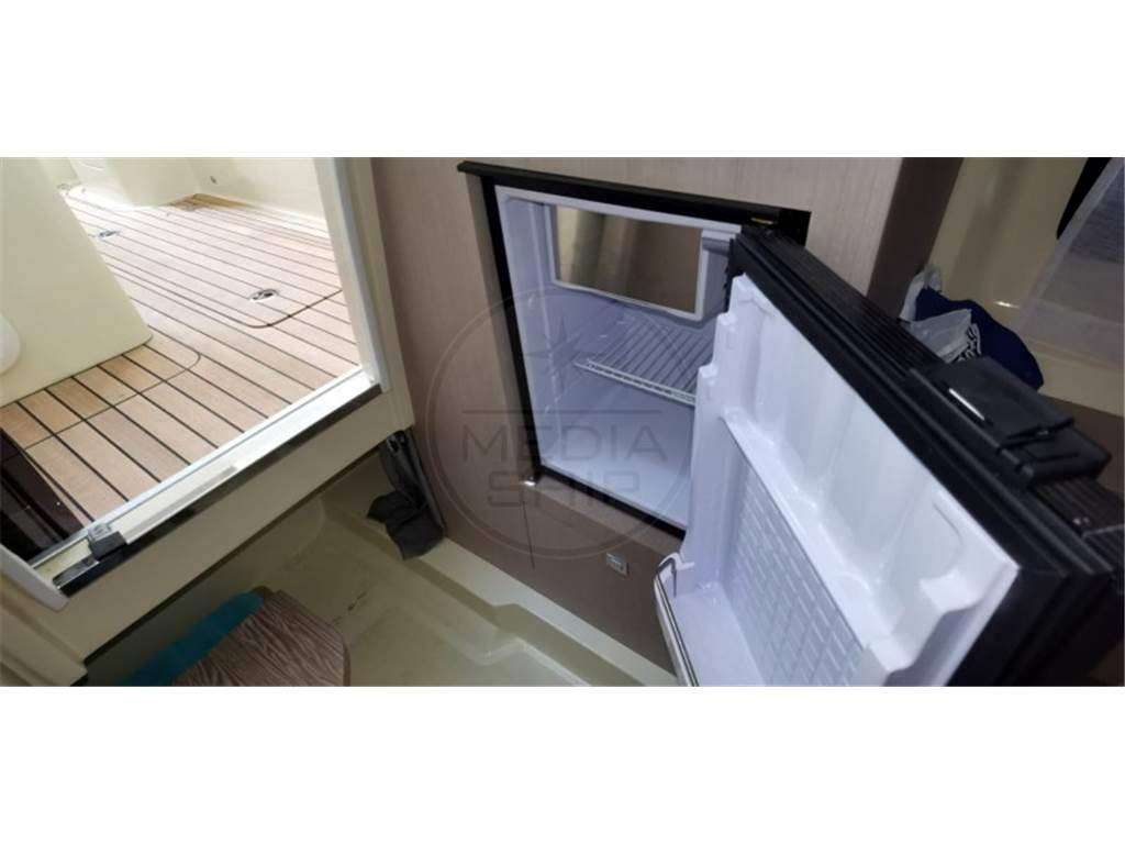 Invictus yacht Invictus cx270