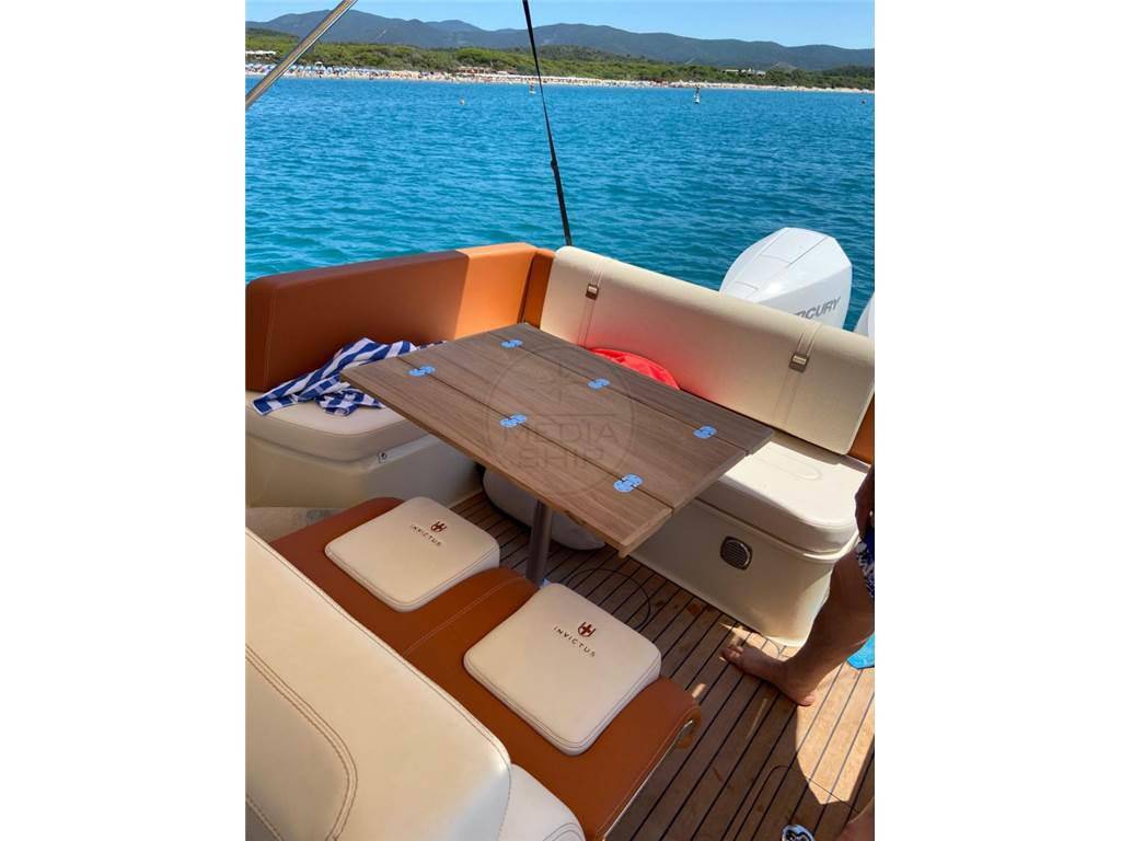 Invictus yacht Invictus cx270
