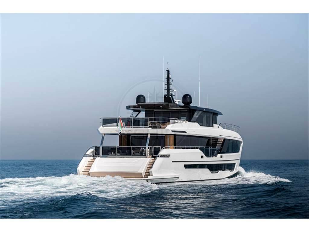 Gulf craft Majesty 111