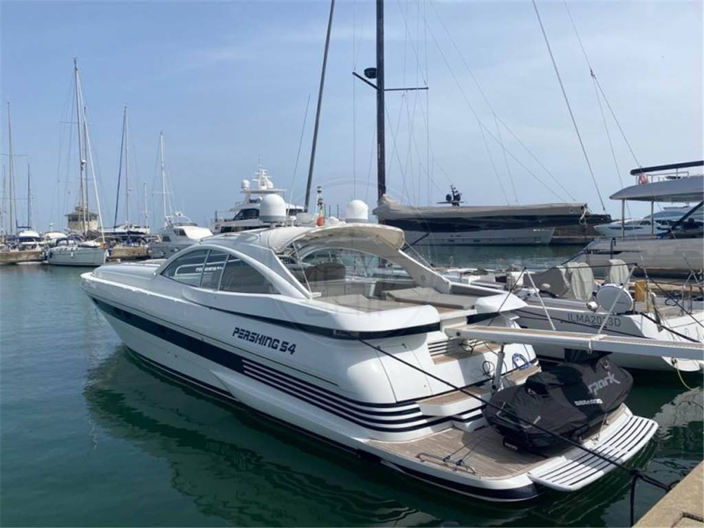 Pershing 54'