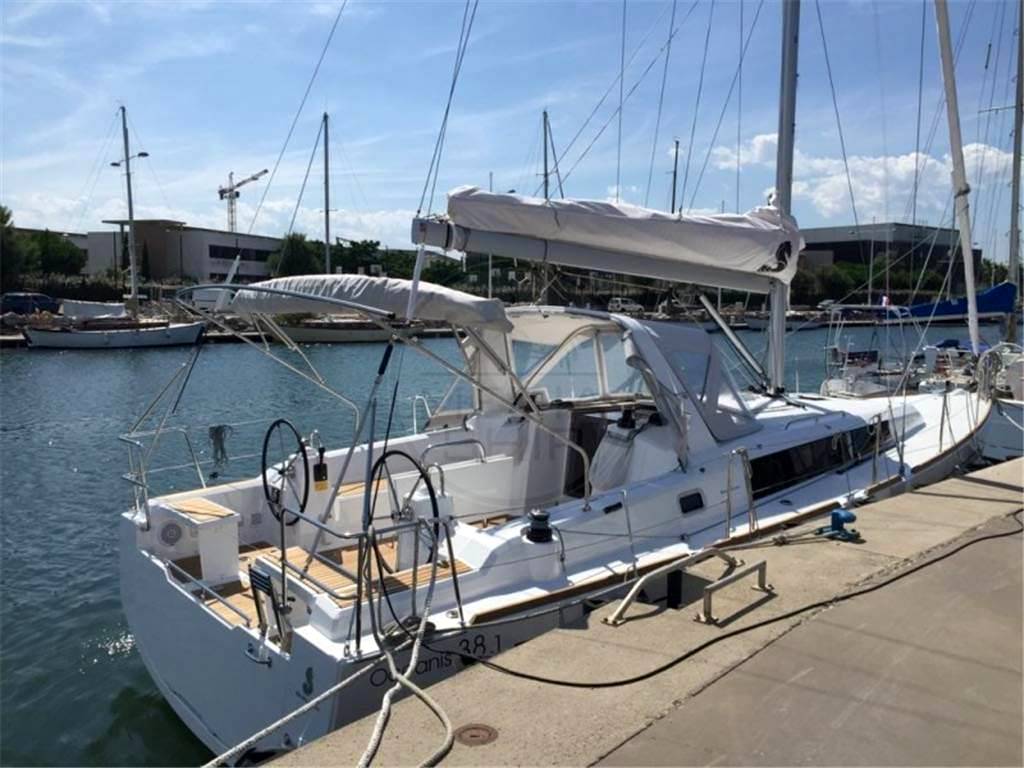 Beneteau Oceanis 38.1