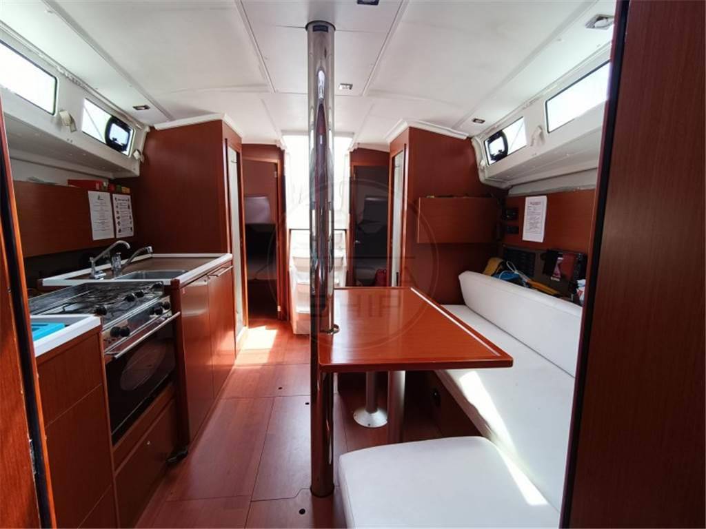 Beneteau Oceanis 38.1