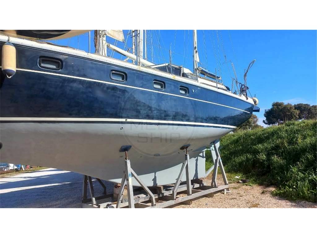 Ferretti Altura 422