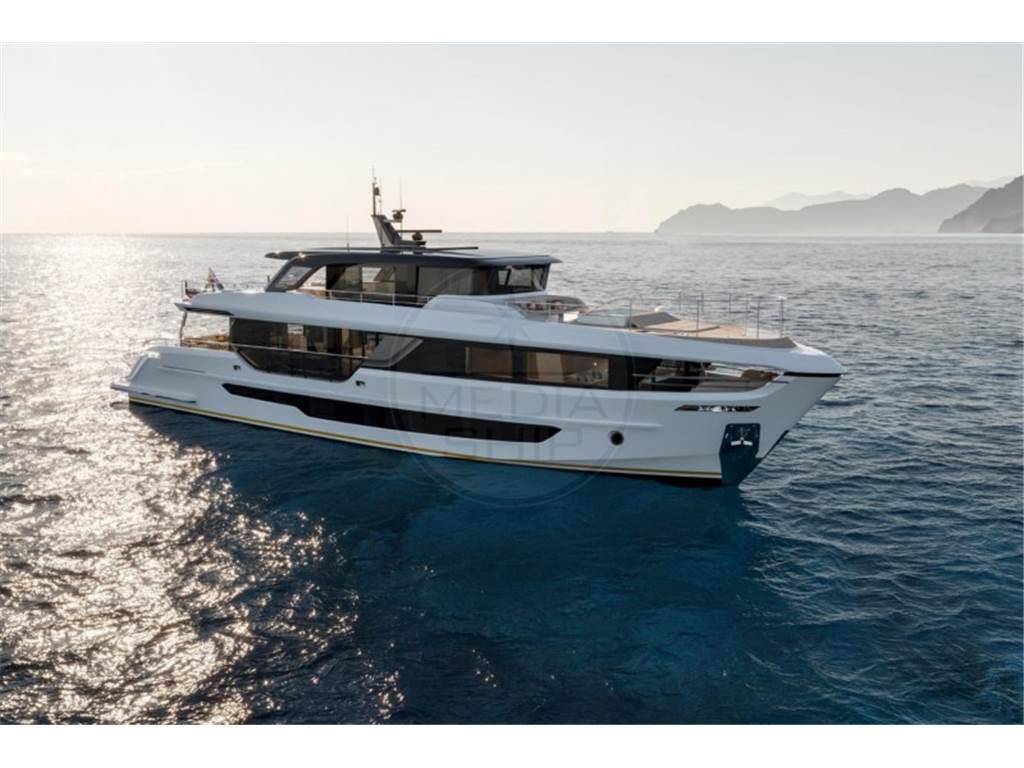 Gulf craft Majesty 100 terrace