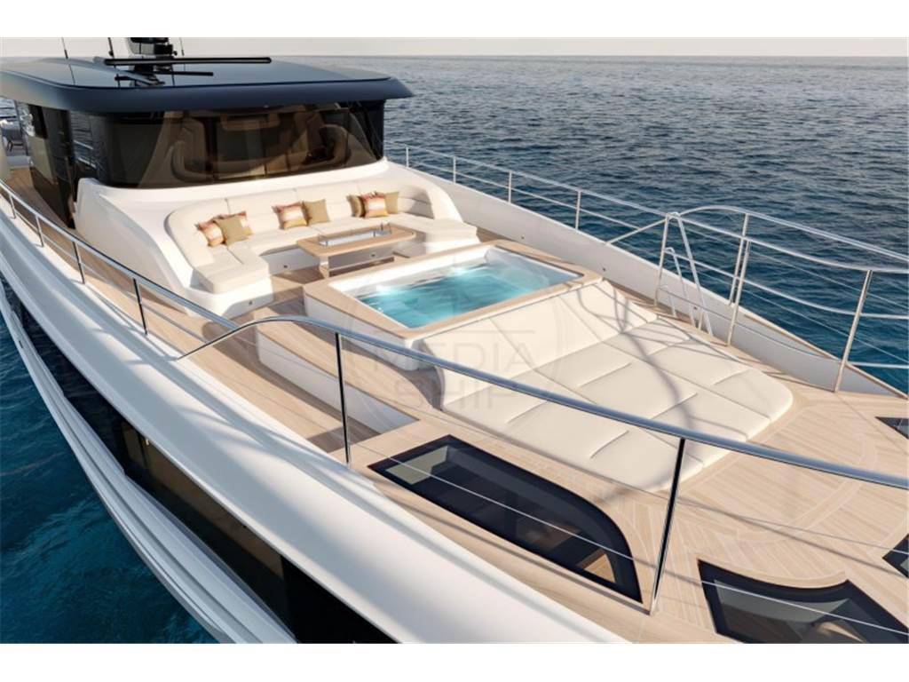Gulf craft Majesty 100 terrace