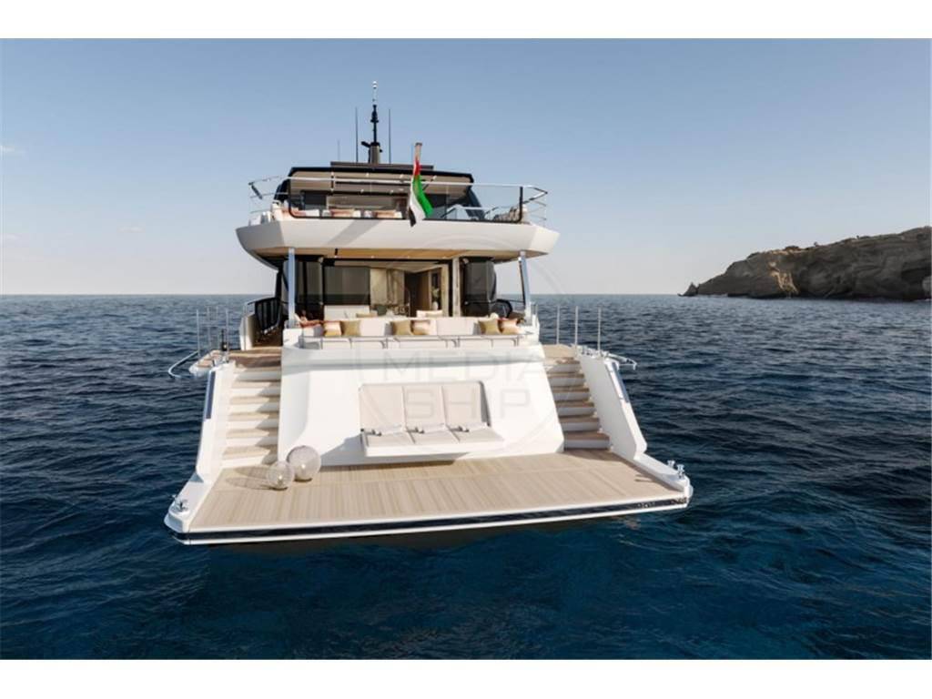 Gulf craft Majesty 100 terrace