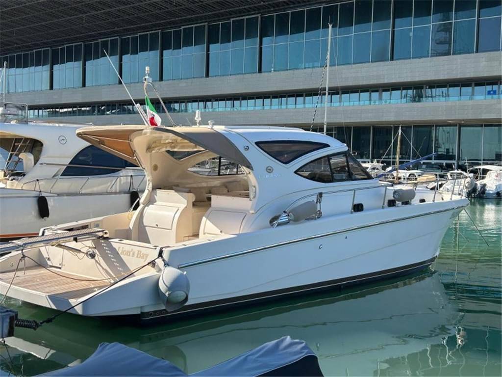 Cayman 43