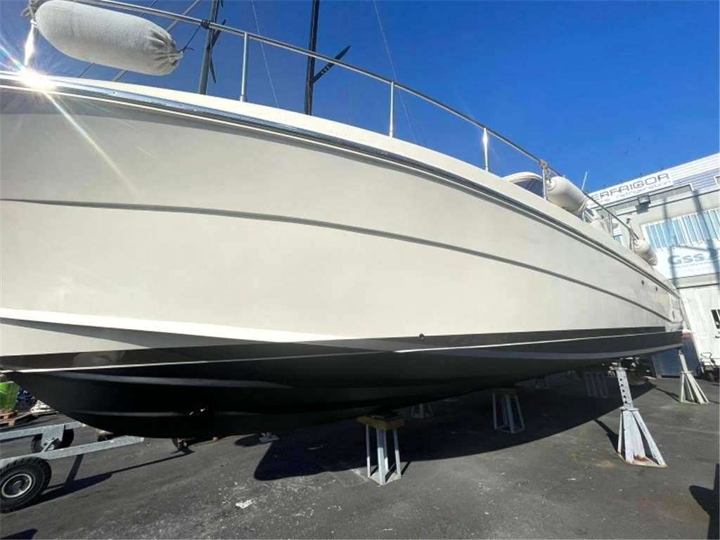 Cayman 43