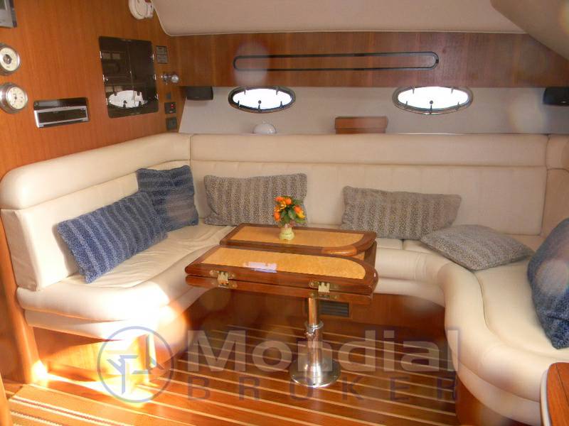 Tiara 38
