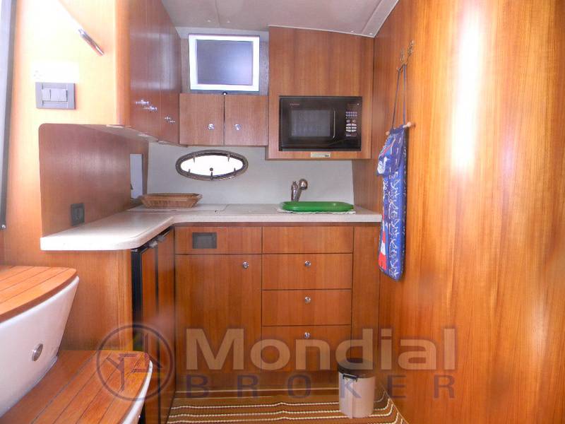 Tiara 38