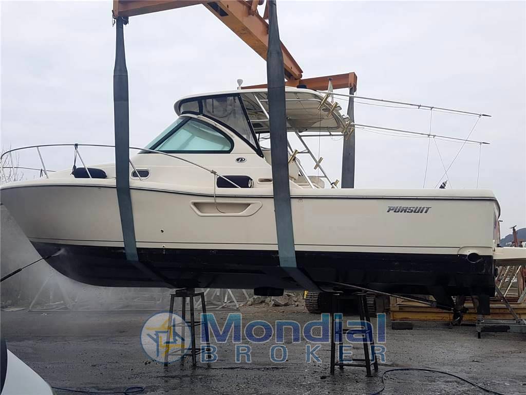 Pursuit 3100 offshore